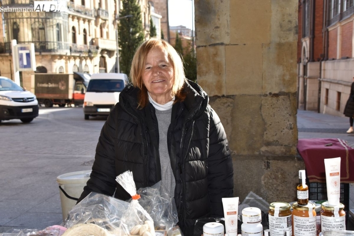 Toñi, toda una vida siendo turronera: Estoy muy satisfecha de seguir con esta tradición