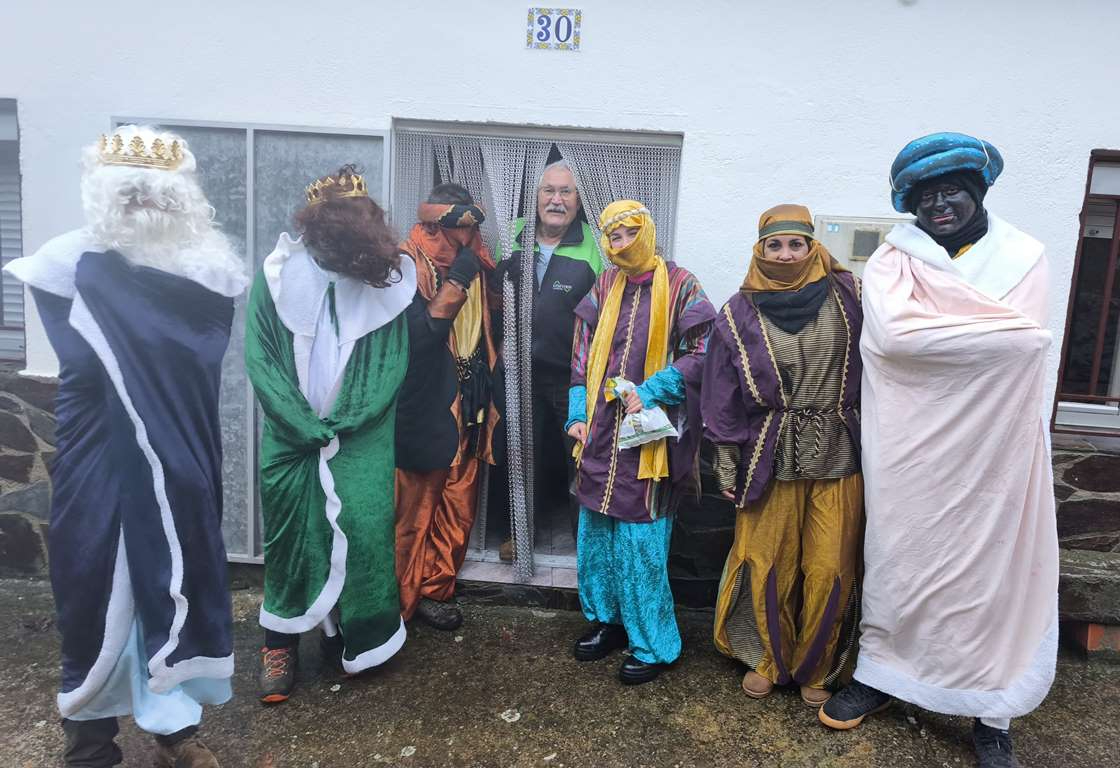 Doblete de los Magos de Oriente en Vegas de Domingo Rey y Agallas