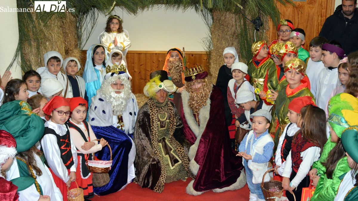 Los Reyes Magos reciben una gran acogida en Lumbrales