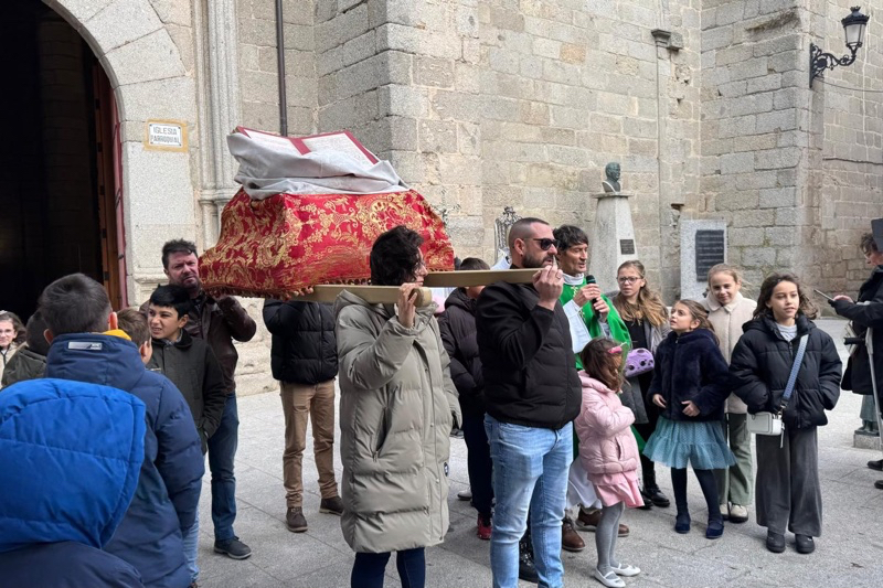 Multitud de fieles participa en las celebraciones parroquiales del Domingo de la Palabra de Dios