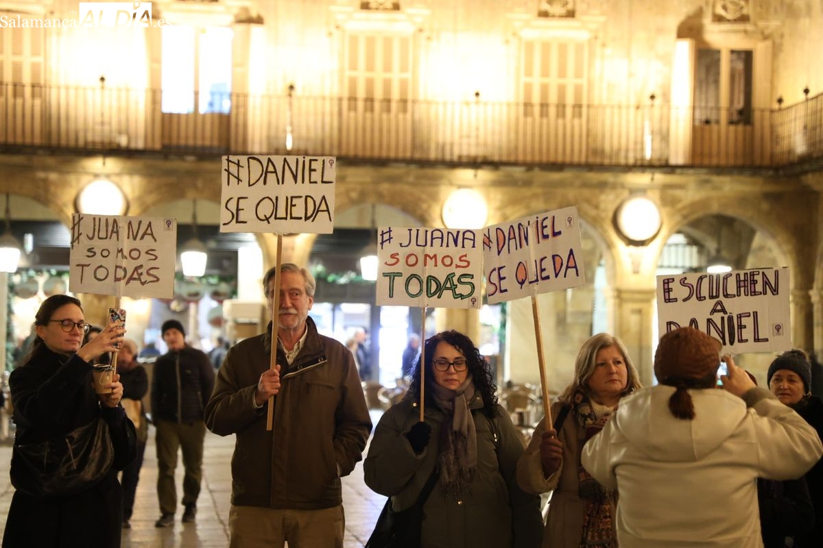 Basta de custodias compartidas impuestas. Concentración minoritaria en Salamanca en apoyo a Juana Rivas y Daniel, su hijo menor (FOTOS Y VÍDEO)