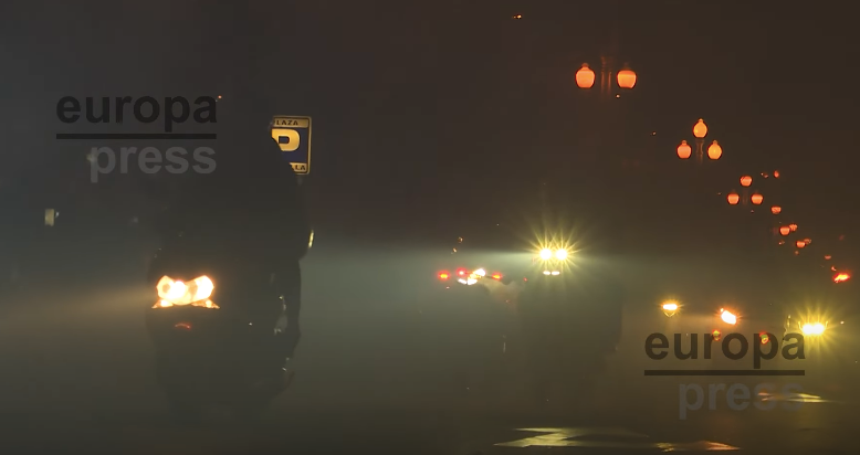 Los Pingüinos iluminan Valladolid con cientos de antorchas para recordar a los 300 moteros fallecidos en 2024 (VÍDEO)