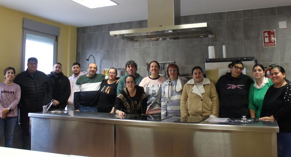 Arranca con diez alumnos la nueva acción de Cocina de Cáritas