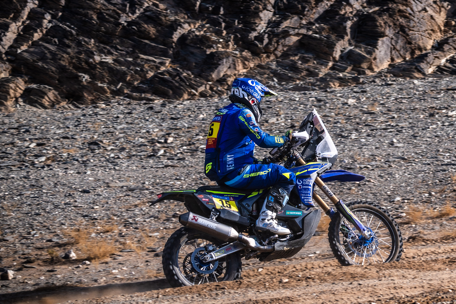 El piloto salmantino Santolino sufre una avería y pierde más de una hora en el Dakar