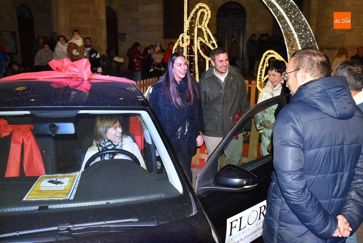 Caridad Martín se lleva a la 1ª el ansiado coche en medio de una brutal expectación