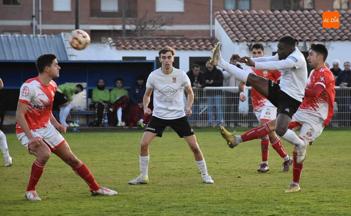 El Ciudad Rodrigo deja escapar al final la victoria ante un rival directo y concluye la 1ª vuelta en descenso