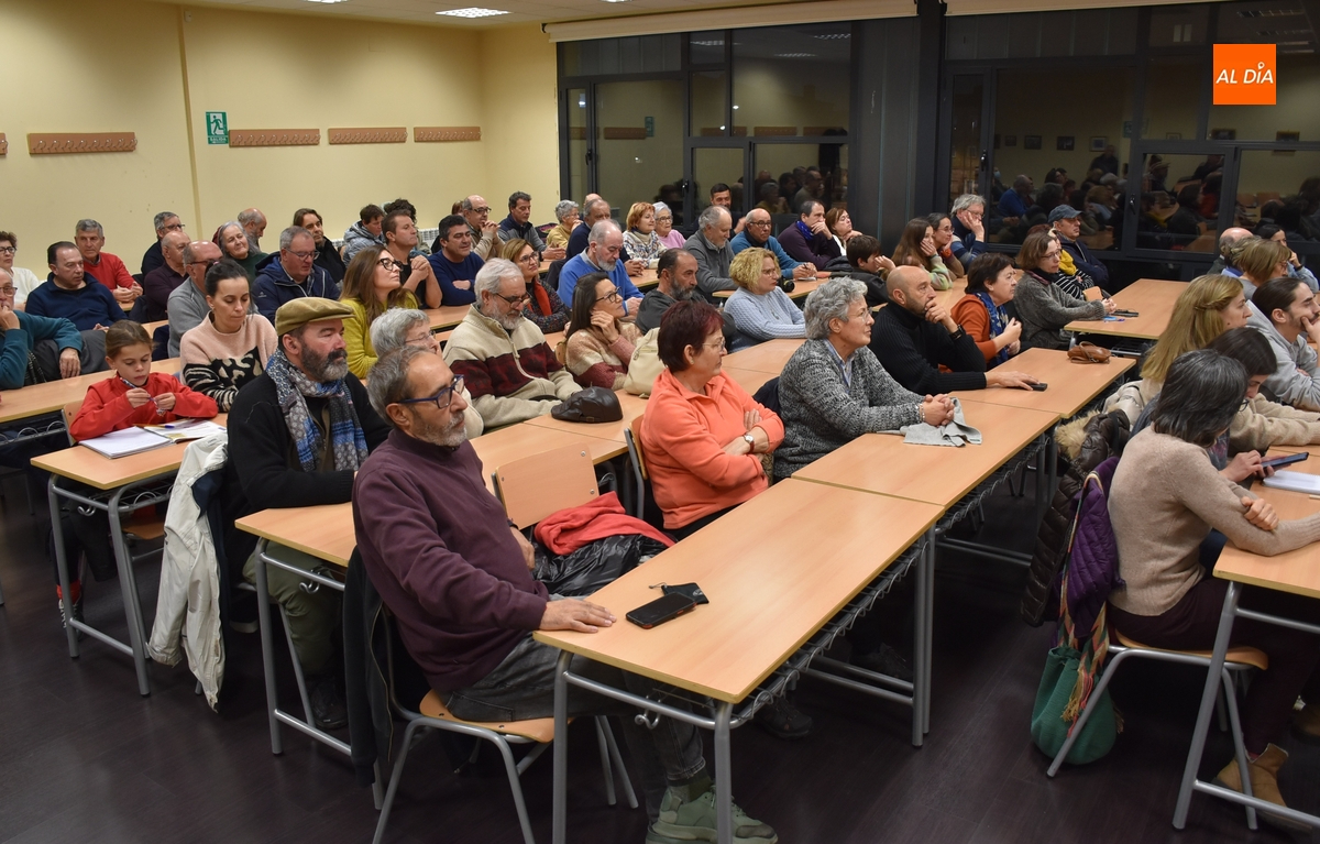 Enorme interés por la charla de concienciación sobre el efecto de la minería en las ‘periferias’