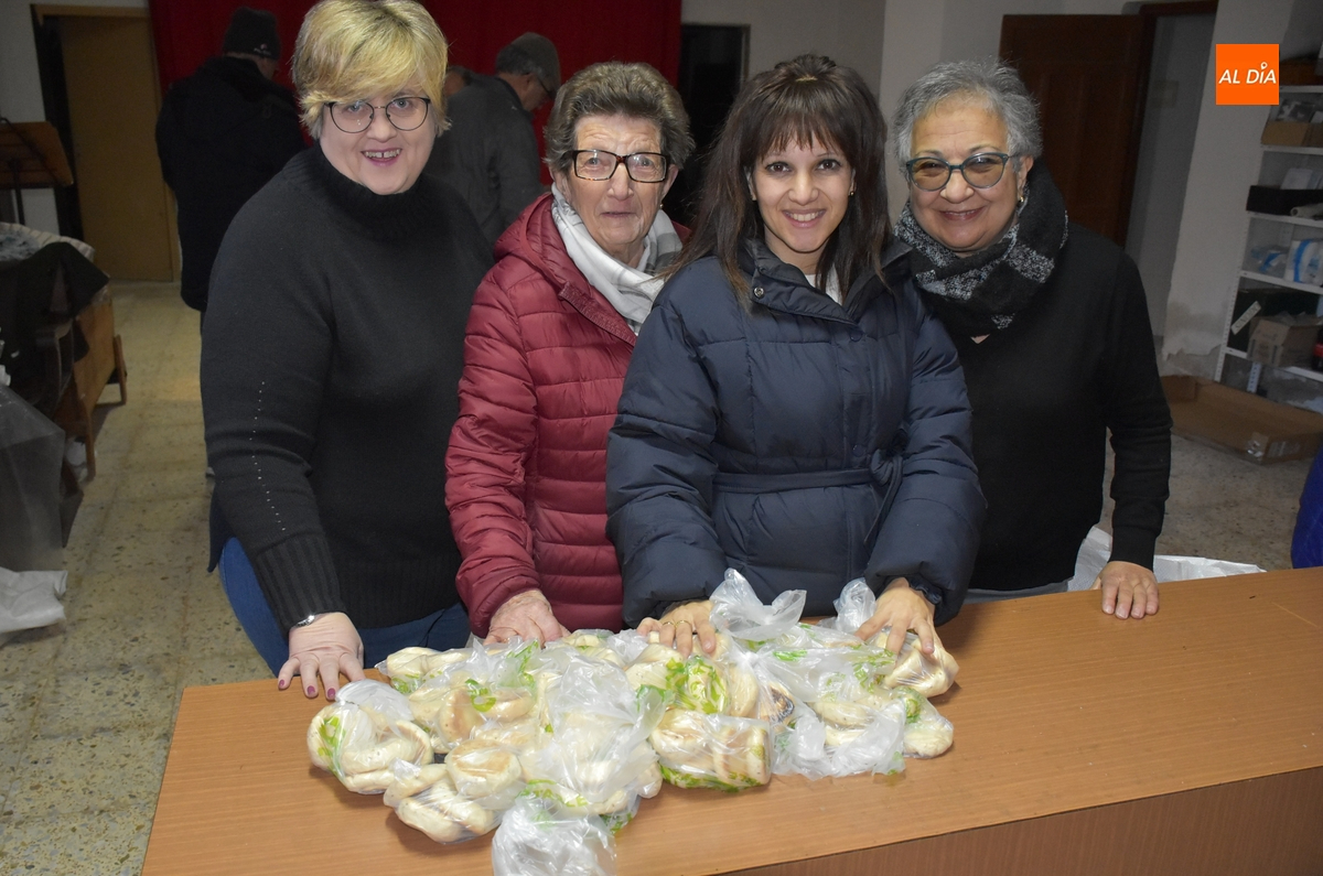 Agotados en poco más de dos horas los 7.500 panecitos de San Antón en San Andrés