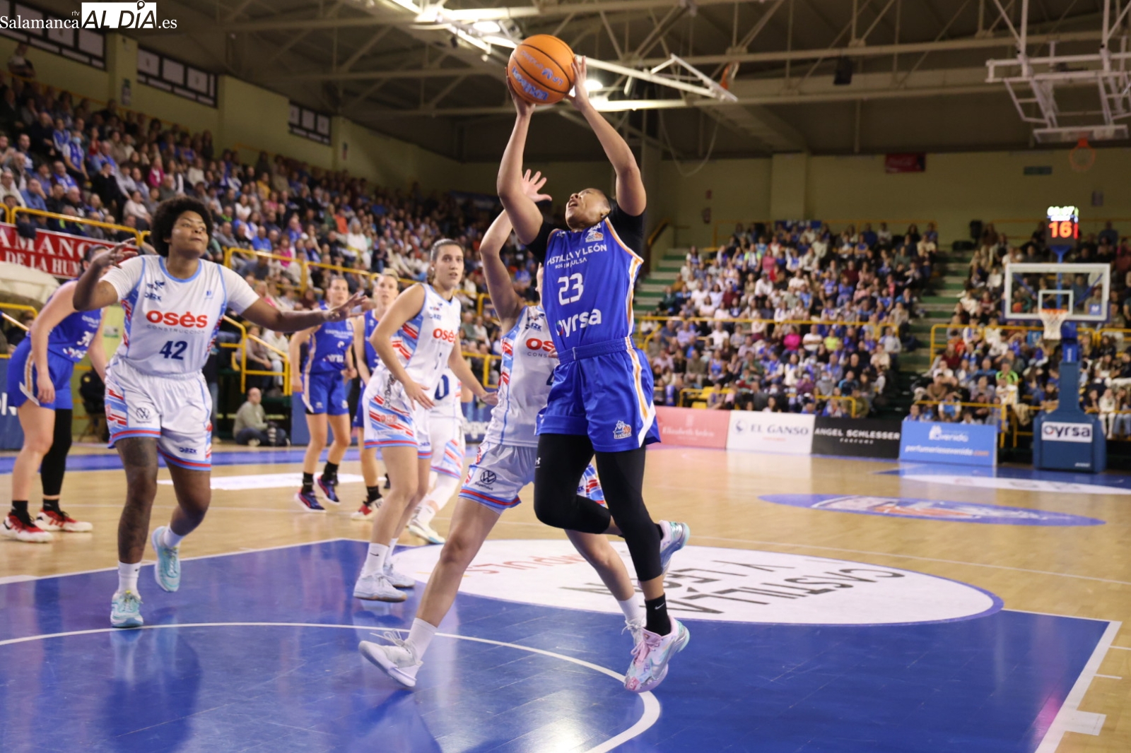 El Perfumerías Avenida brilla y le regala una sólida victoria ante el Ardoi a Leo Rodríguez en el día de su homenaje (91-62)