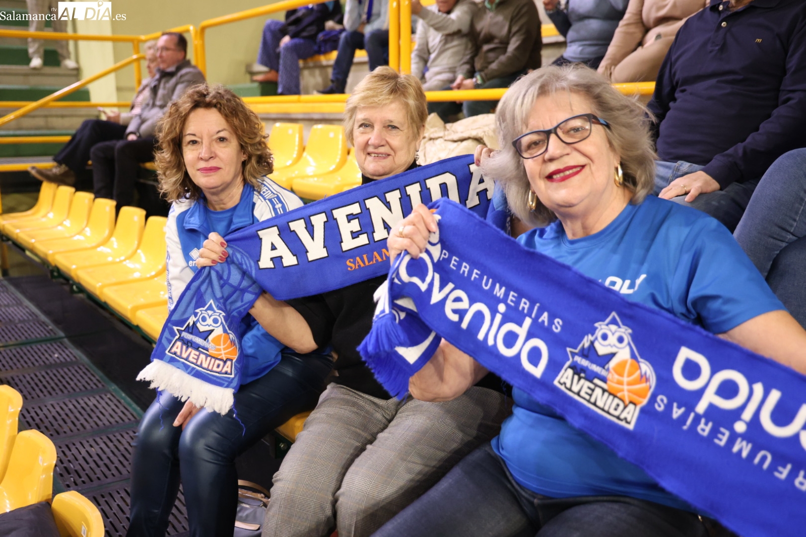 La Marea Azul arropa a las jugadoras del Perfumerías Avenida tras la eliminación en Euroliga y se centra en la Liga (FOTOS)