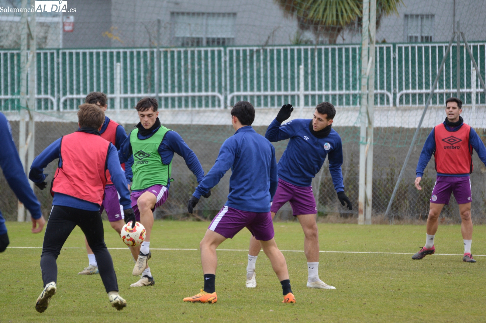 El Salamanca UDS vuelve a los entrenamientos sin Gustavo, Eric Ruiz y Javi Navas a mayores de Caramelo, Curro y Souley en 2025 (FOTOS)