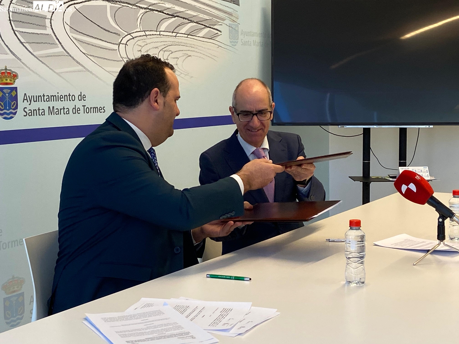 Importante acuerdo entre Santa Marta y la Diputación para realizar las obras de conexión a la red de agua de Salamanca