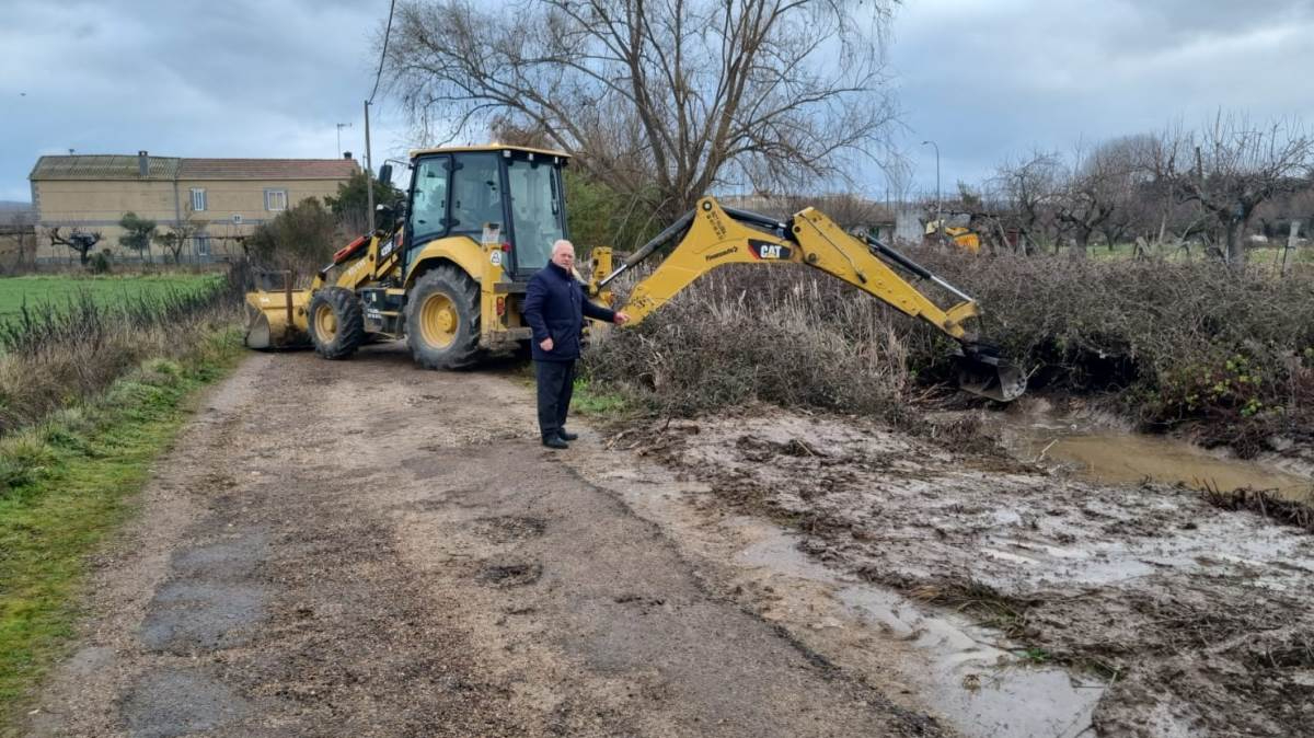 El Ayuntamiento limpia regatos y escorrentías para evitar problemas con las lluvias