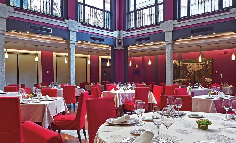 El amor y la buena gastronomía, unidos en una inolvidable cena y fiesta para celebrar San Valentín en Las Cabañas