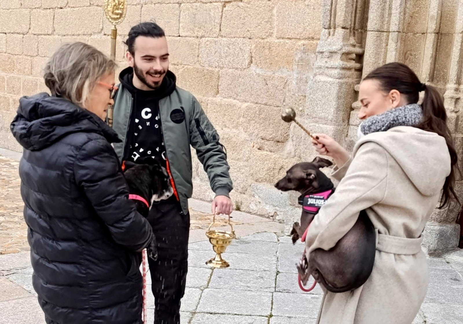 Animales y dueños se unen para celebrar la tradición de San Antón en Macotera