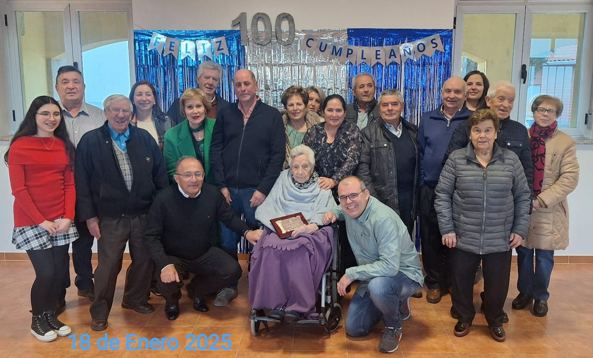 Rosalía Pérez Bernal cumple 100 años en Mieza rodeada de su familia