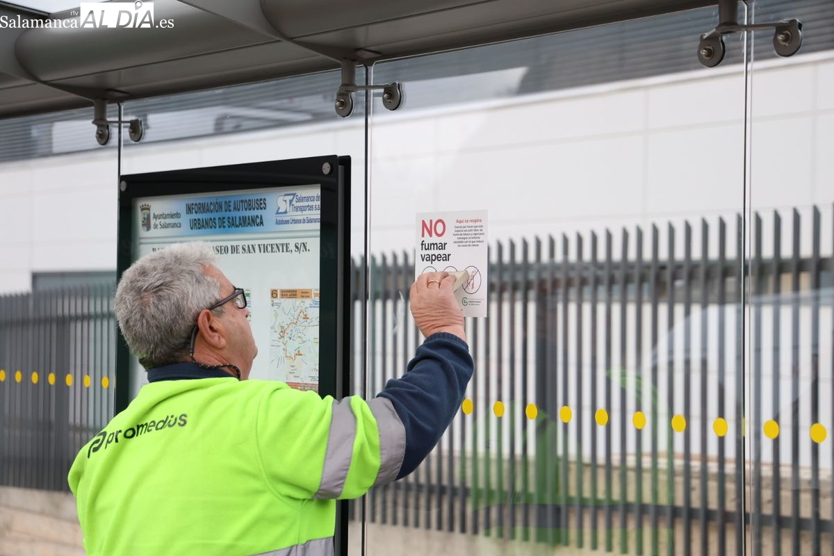 Salamanca transforma más de 200 marquesinas en espacios libres de humo para proteger la salud