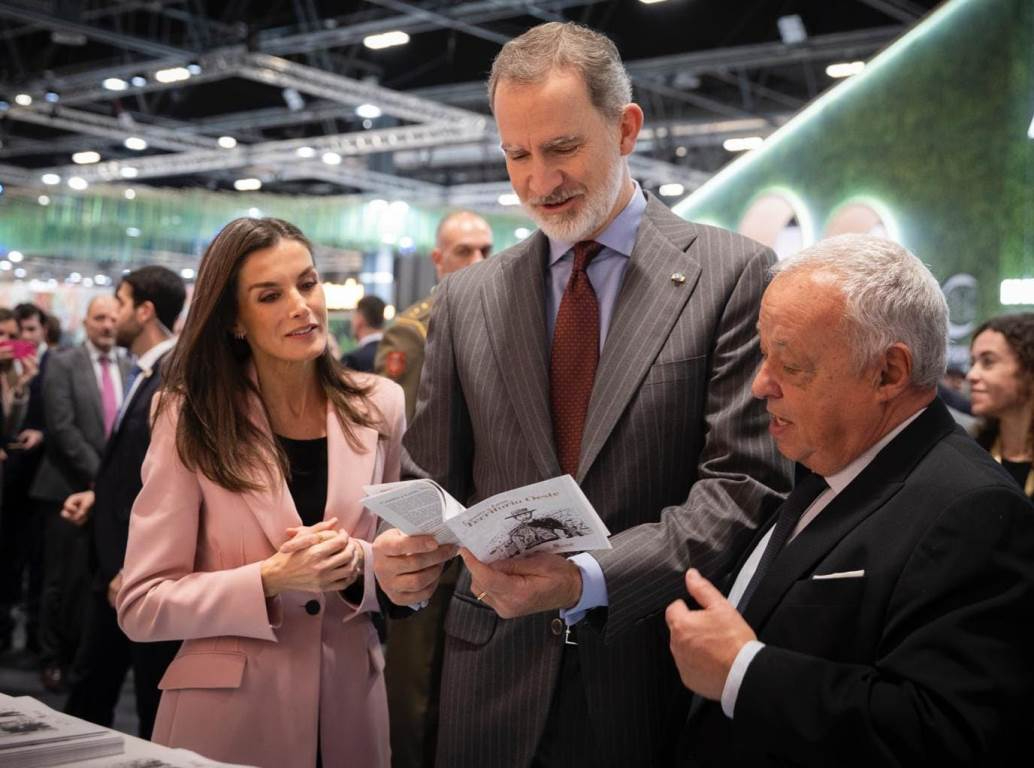 Los Reyes de España se interesan por Siega Verde durante la inauguración de FITUR