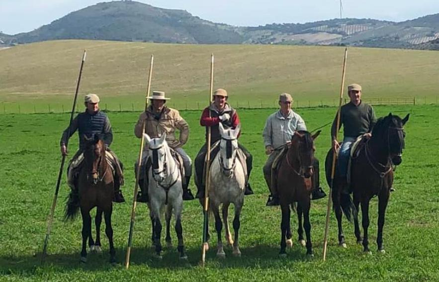 La Peña El Caballo tendrá como pregoneros a 5 miembros de la Familia De la Puerta