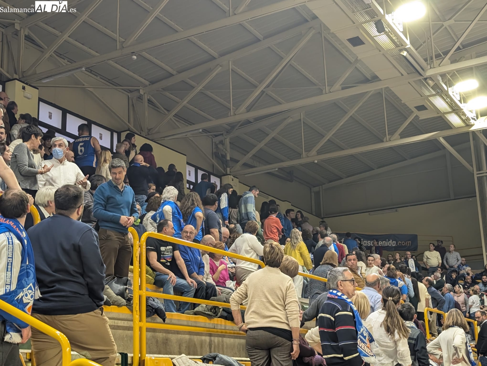 Susto en Würzburg antes del Perfumerías Avenida - Ardoi: se retrasa el inicio por un problema médico en la grada