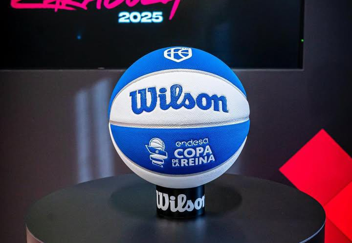 Un balón a juego con Perfumerías Avenida para la disputa de la Copa de la Reina