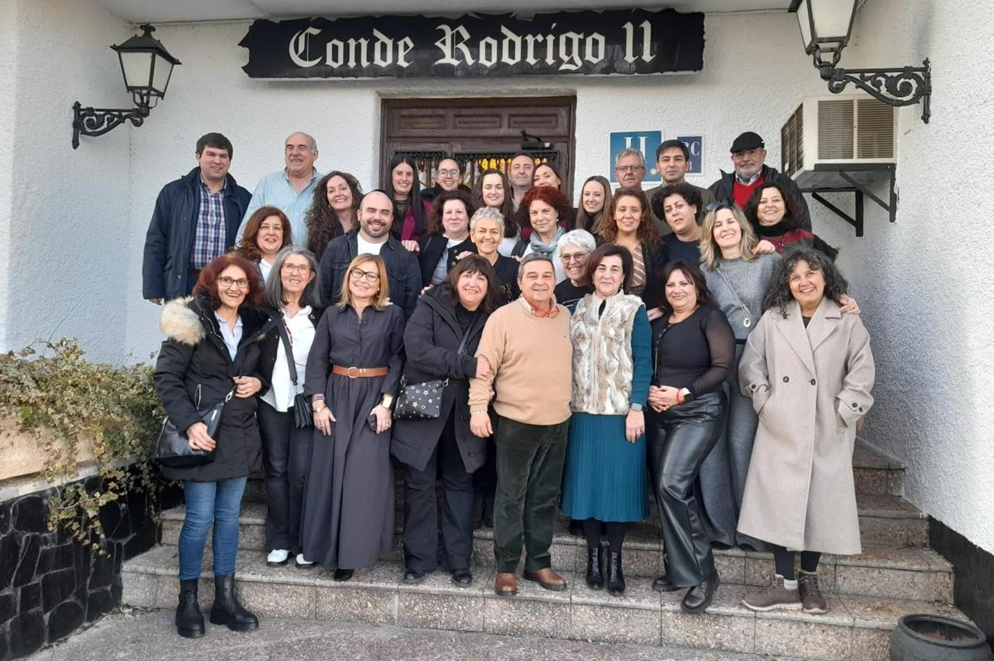 Nines Mateos celebra su jubilación con sus compañeros de la Diputación