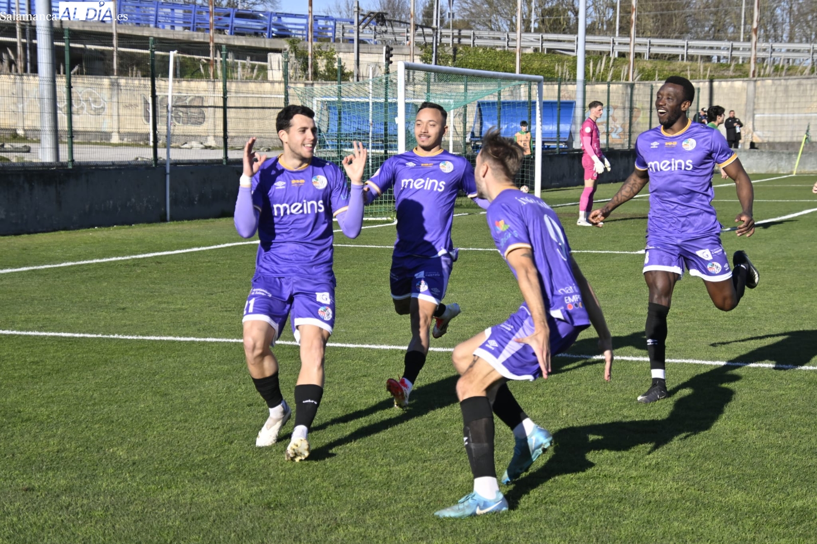 Rafa Dueñas se estrena con triunfo en Santander y devuelve al Salamanca UDS al playoff (1-2)