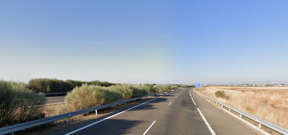 Cortada la A-62 por las labores de retirada de un camión incendiado el pasado lunes 