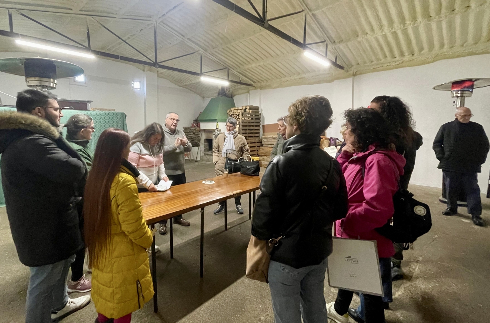 Arranca una nueva edición del Taller de Costura de la Cofradía de la Esperanza