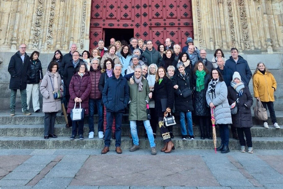 La Asociación Me Permito conoce y disfruta la historia de Salamanca en un especial viaje