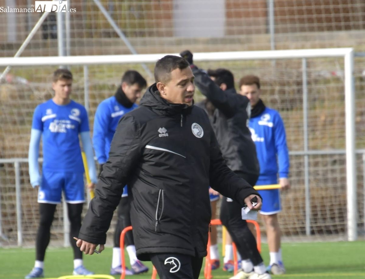 Llácer arenga a los 1.000 aficionados de Unionistas en León: Necesitaremos su aliento