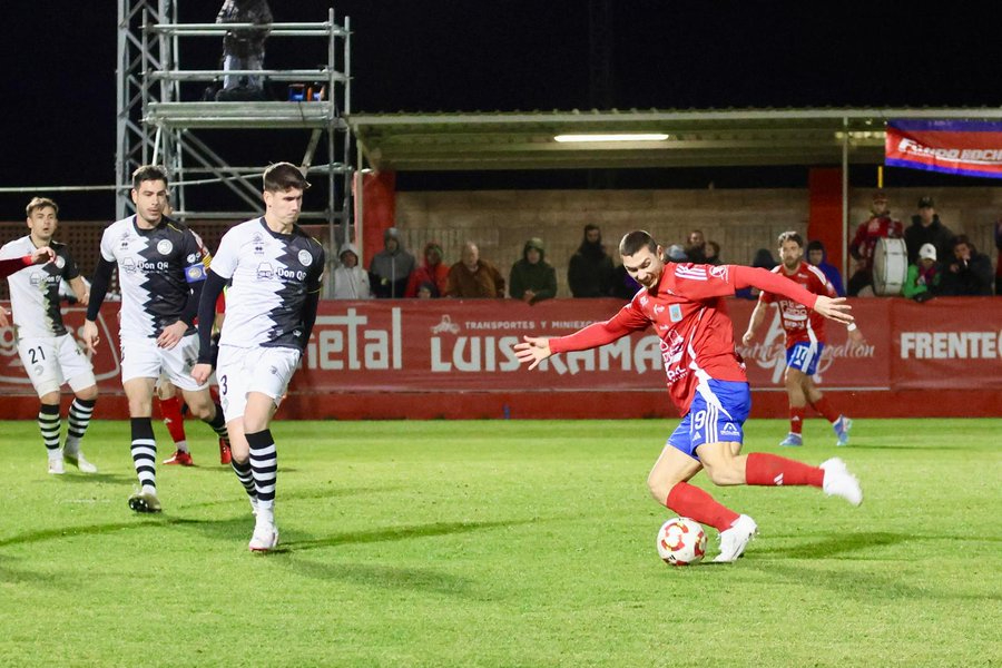 Unionistas malgasta otra bala por el playoff en Tarazona por la roja de Mikel Serrano y corta su racha de 12 jornadas sin perder (1-0)