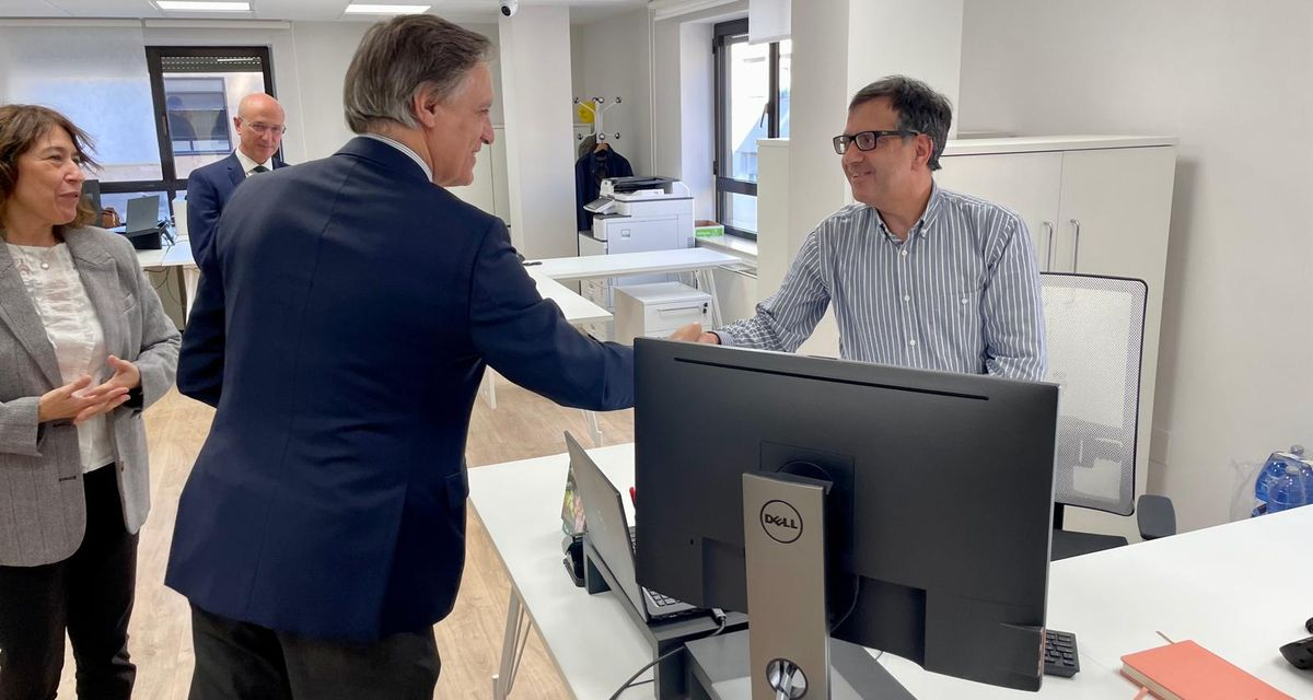 El alcalde visita las instalaciones de un aliado clave para el desarrollo de la ciudad