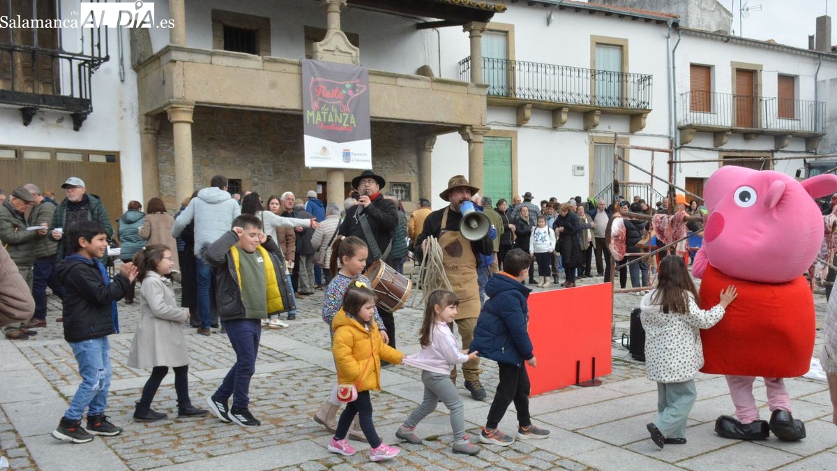 Lumbrales vive una animada Fiesta de la Matanza Tradicional