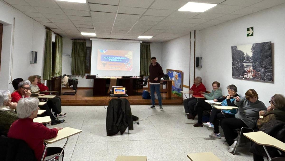 Carnavaldeltoro.es imparte una charla a los mayores de Cáritas