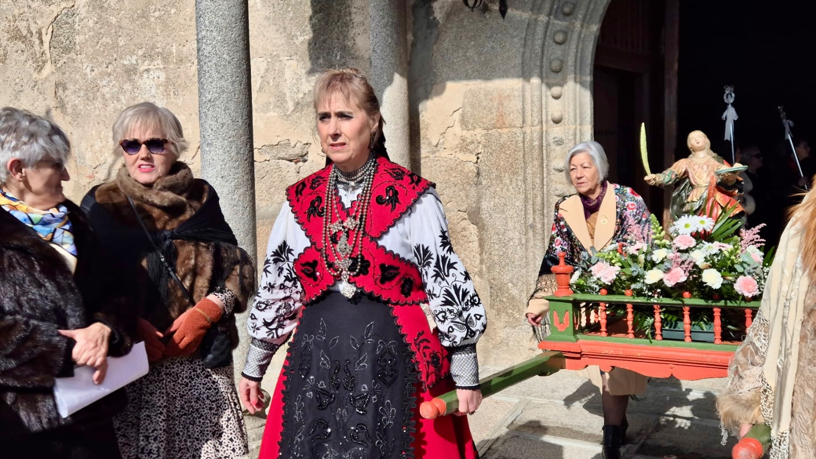 Las aguederas de Mancera de Abajo llenan las calles de tradición y buen ambiente