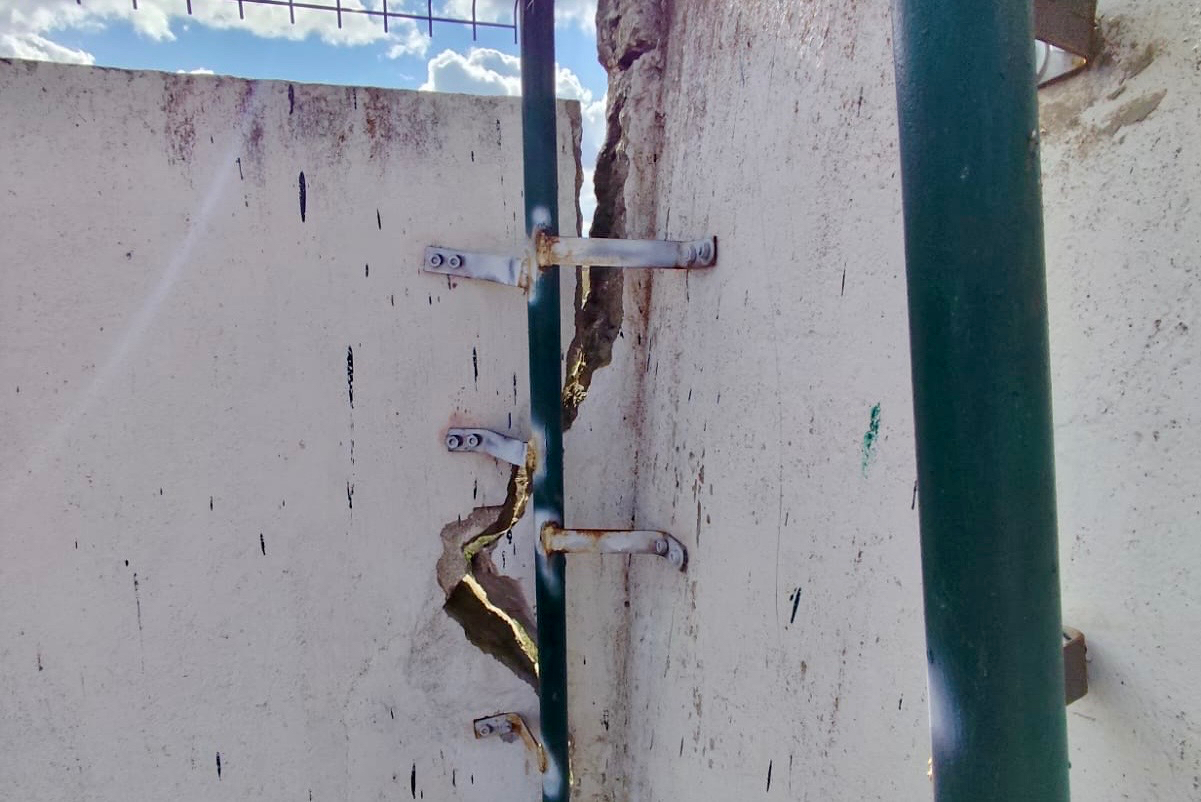 Peñaranda en Común califica de deplorable la actuación del equipo de gobierno y el estado de la valla del polideportivo