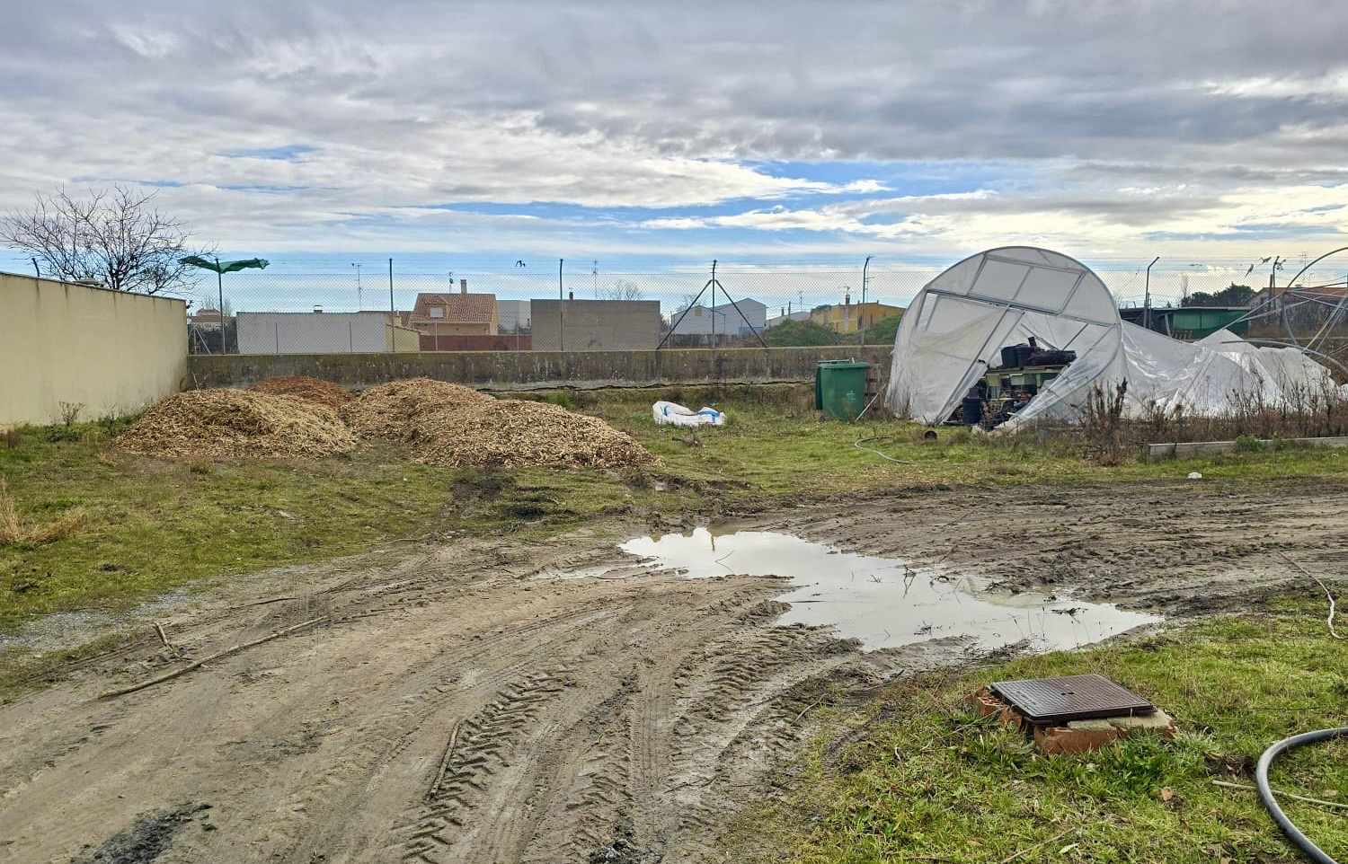 Peñaranda en Común denuncia la problemática vecinal que genera el uso de la parcela municipal ubicada en a Plaza de las Culturas