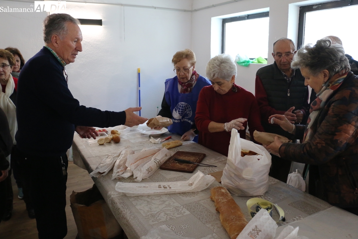Vitigudino muestra su lado solidario en la operación ‘Más que un bocata’