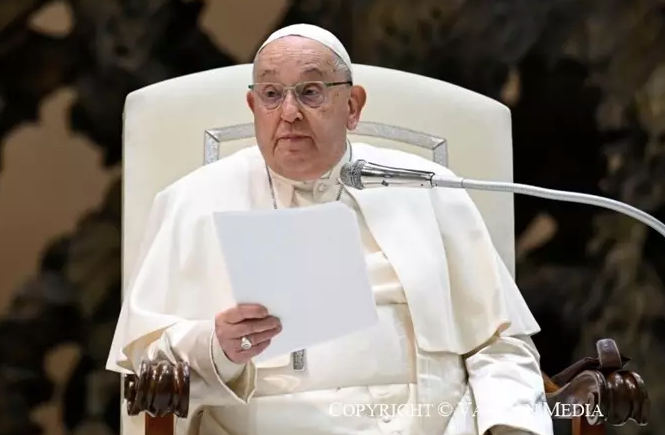 El Papa continúa crítico y se le ha detectado insuficiencia renal aunque no ha sufrido más crisis respiratorias