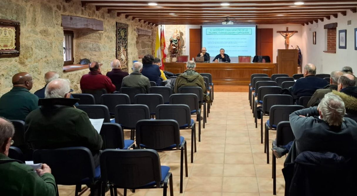 Los sacerdotes profundizan en su función catequética en un nuevo encuentro formativo
