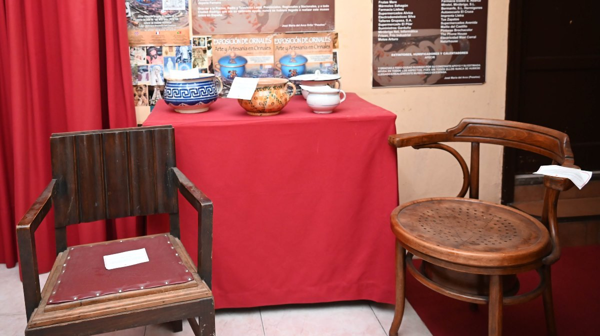 Cuatro dompedros para adultos y uno infantil, entre las nuevas donaciones al Museo del Orinal