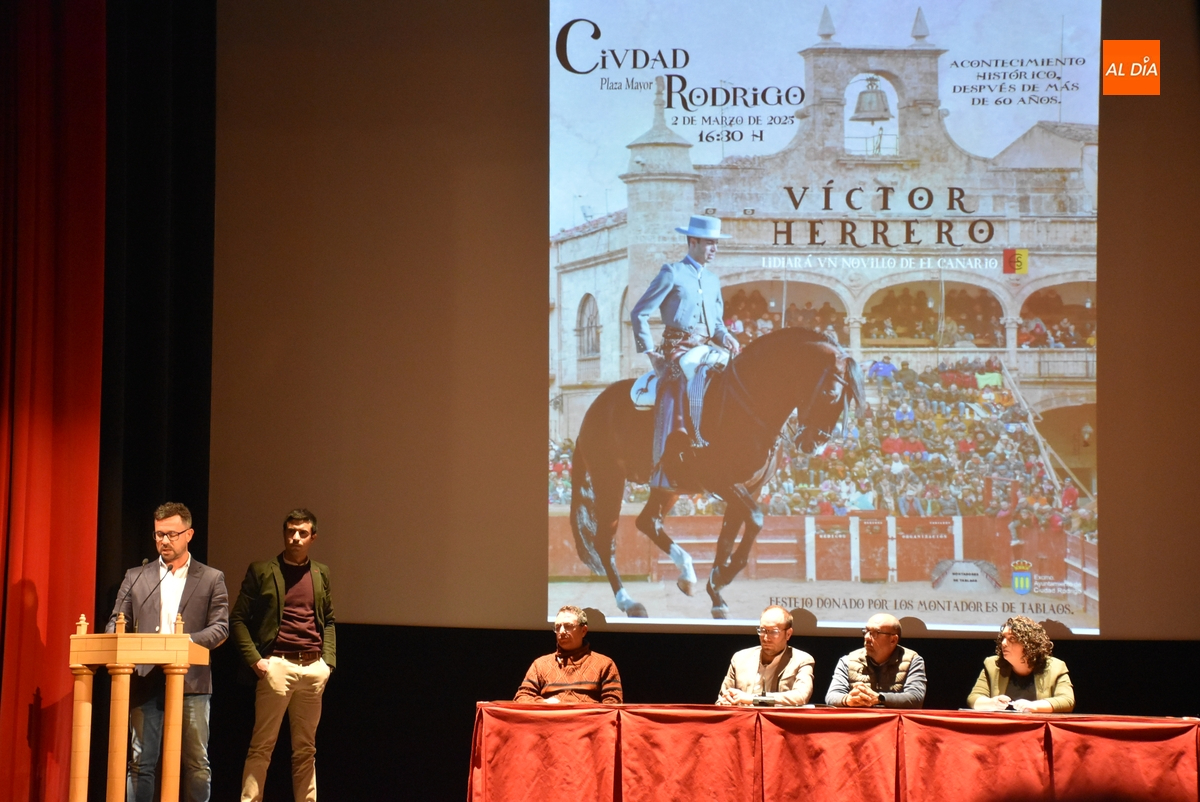 Los montadores de los tablaos presentan la locura de contar con un rejoneador en Carnaval