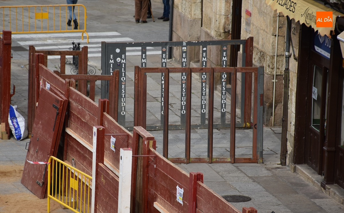 Repartidas las protecciones metálicas de la Plaza