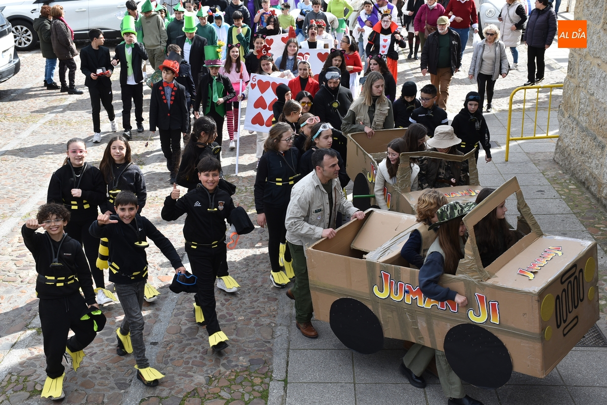 Misioneras-Santa Teresa viaja por el mundo de la literatura para recibir el Carnaval 2025