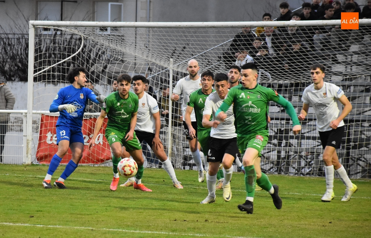 El líder impone su alto ritmo ante un Ciudad Rodrigo que luchó pero no probó al portero