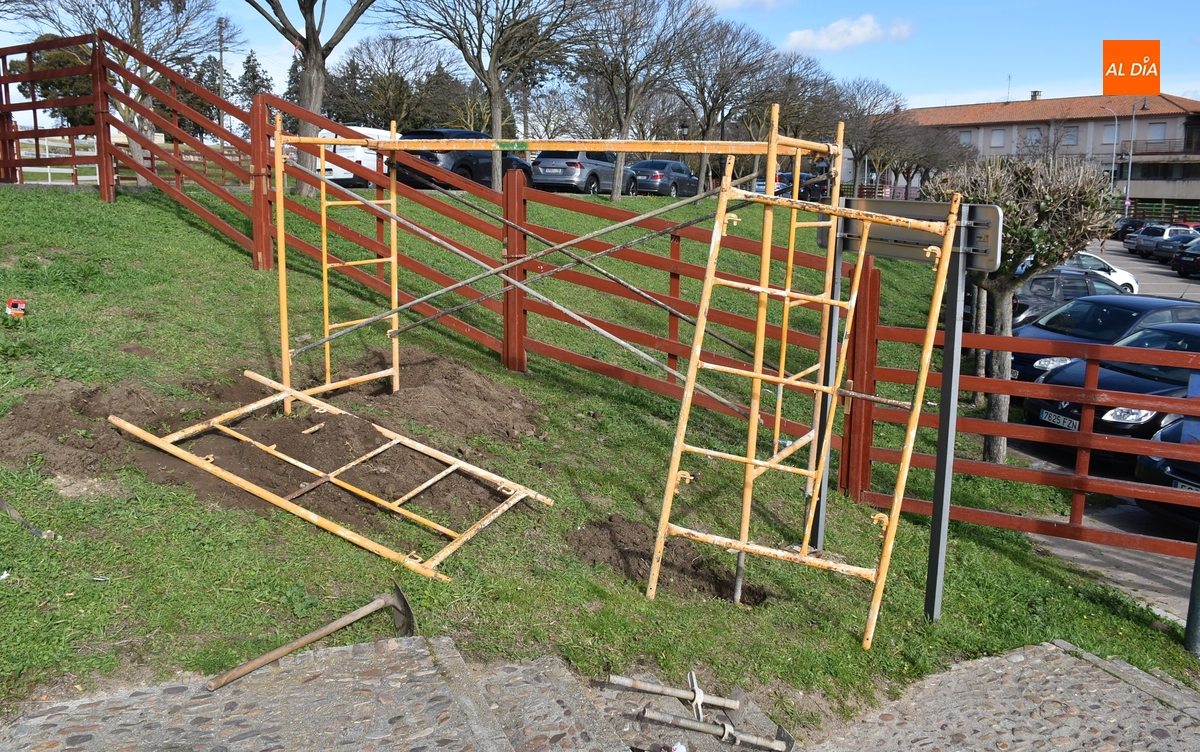 Llegan los baños Premium, los primeros vendedores ambulantes y los andamios