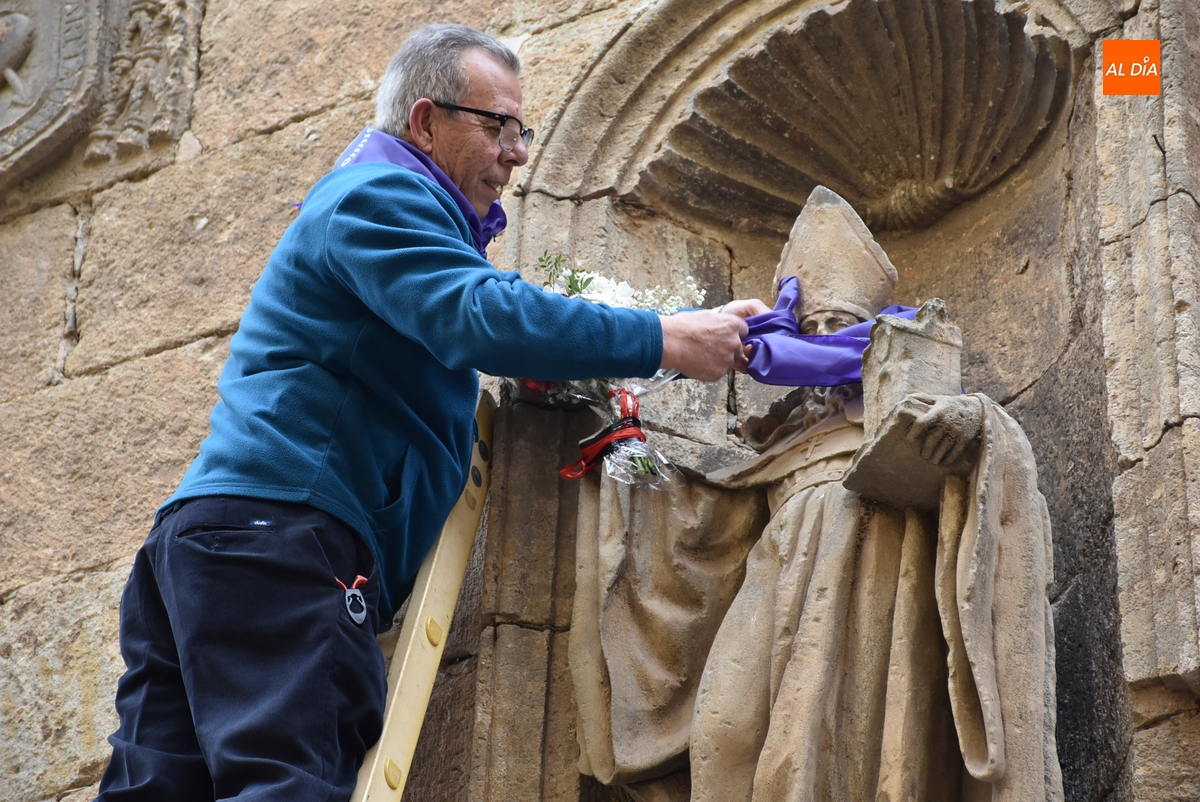 Los Amigos del Alguacilillo anudan su pañuelo a San Agustín pese a no poder llevar a cabo su Prueba