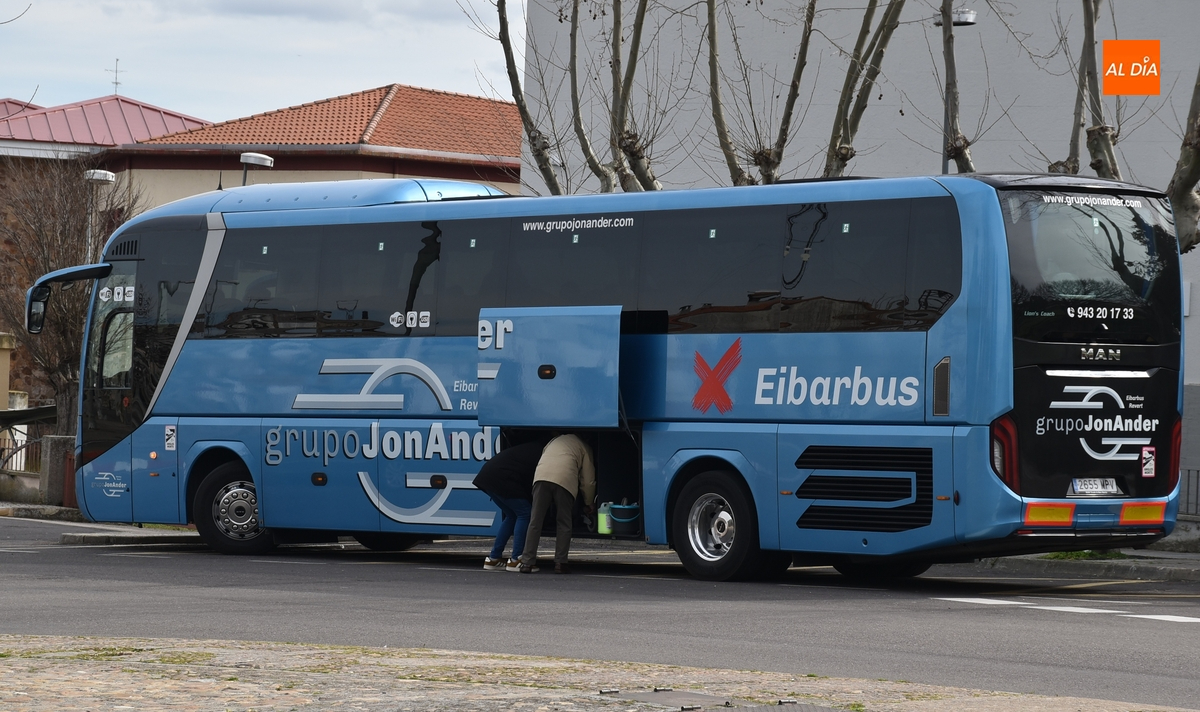 Los buses turísticos cambian de punto de encuentro debido al recinto ferial