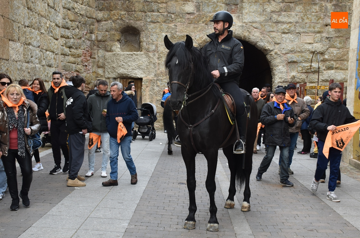Los agentes a caballo de la Guardia Civil hacen su debut en el Carnaval